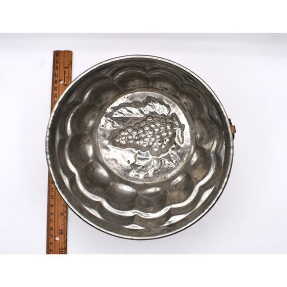 Vintage Copper Kitchen Mold Stamped "Made In Italy" Vineyard Grapes Mid Century - Picture 7 of 7